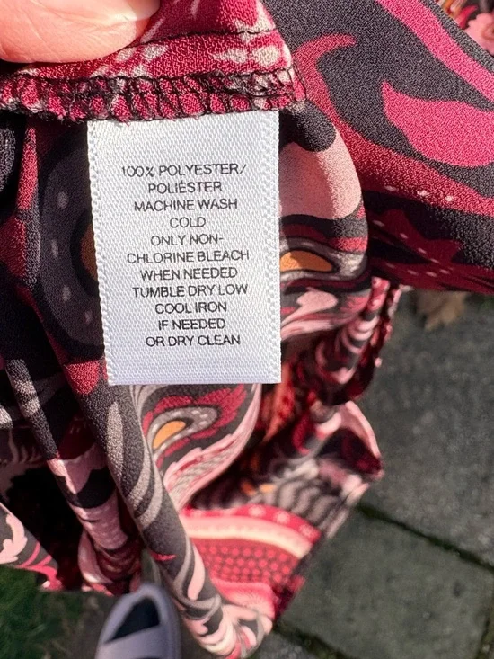 Loft, paisley pink/maroon keyhole blouse- medium - Picture 4 of 4